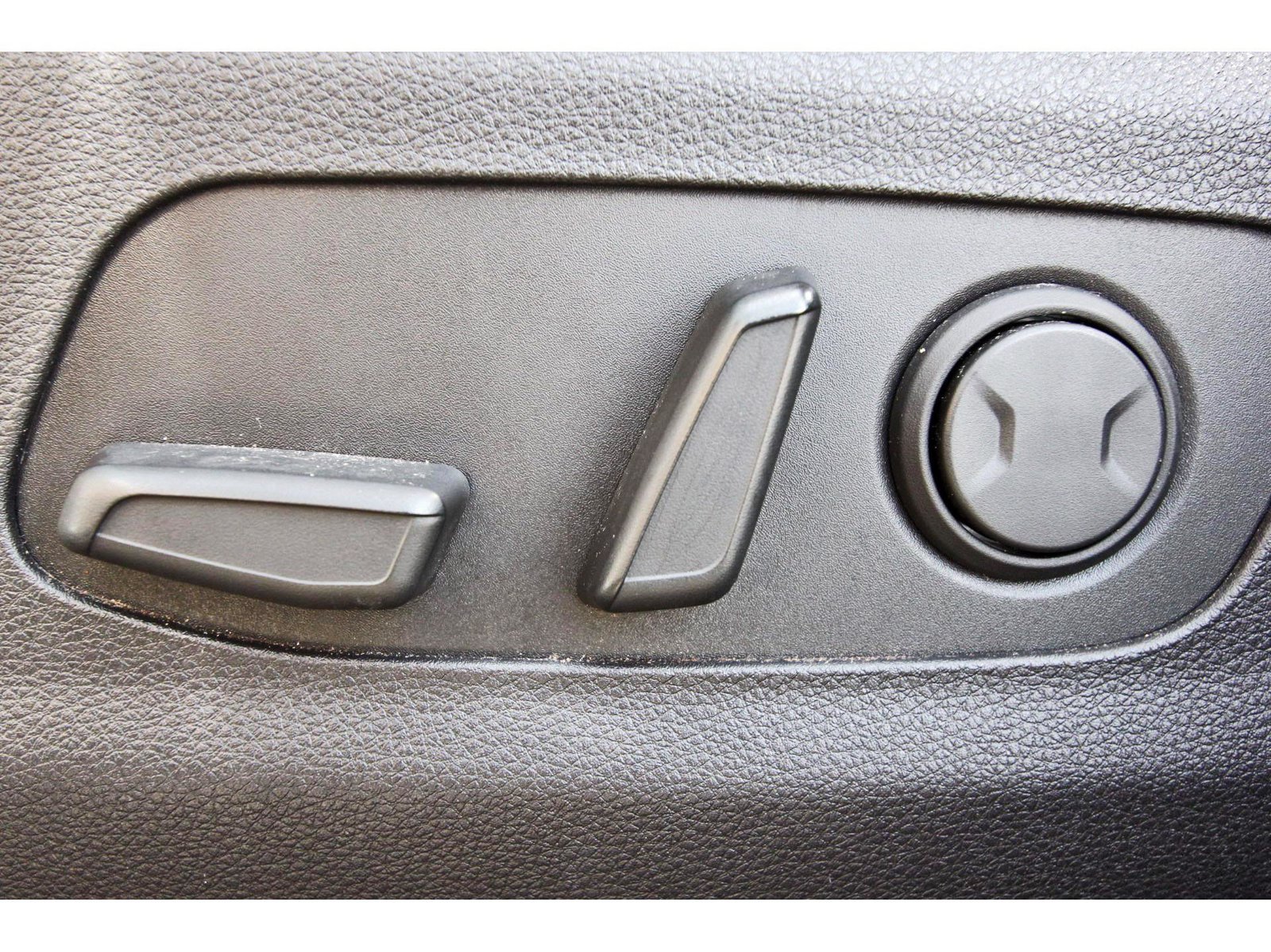 Used 2024 Kia Carnival EX FWD image 33