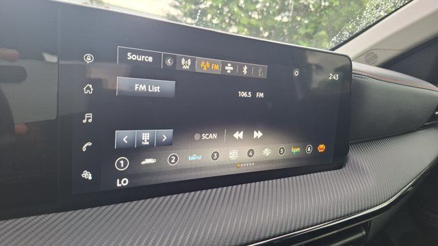 Certified 2025 Nissan Kicks SR FWD image 14