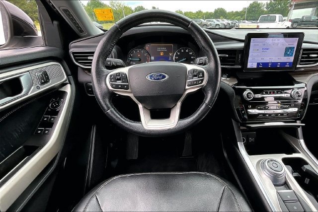 Used 2021 Ford Explorer Limited w/ Equipment Group 301A AWD/4WD image 8