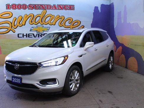 Used 2020 Buick Enclave Essence image 2