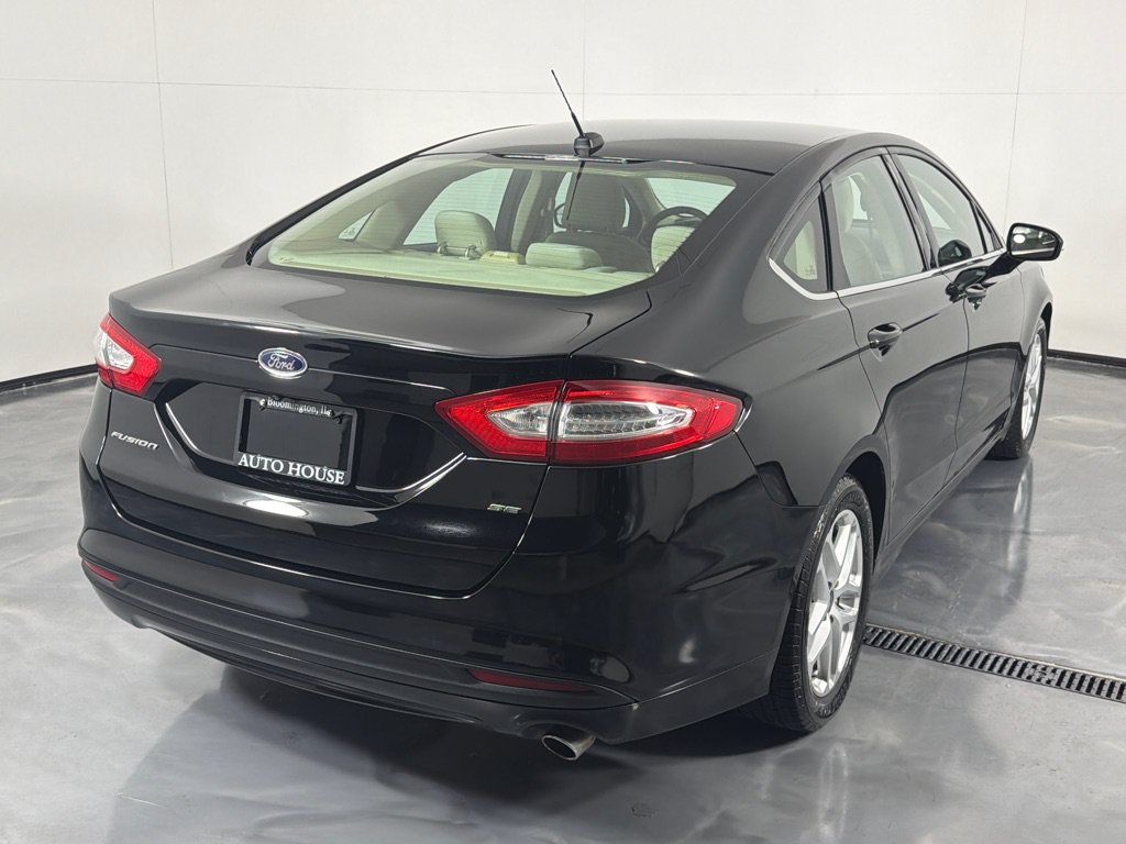 Used 2016 Ford Fusion SE FWD image 5