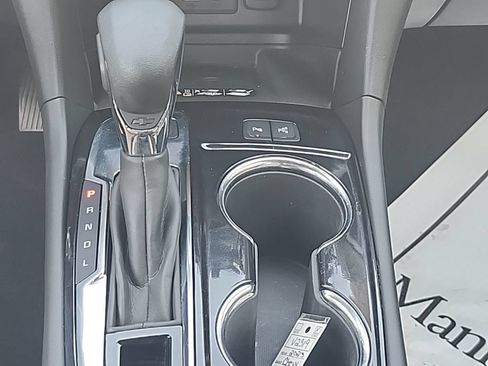 Used 2023 Chevrolet Equinox Premier AWD/4WD image 5