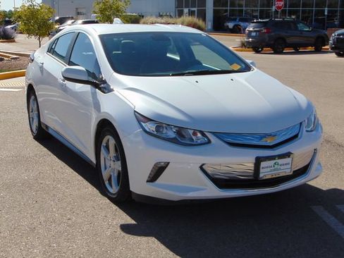 Used 2017 Chevrolet Volt LT w/ Comfort Package FWD image 9