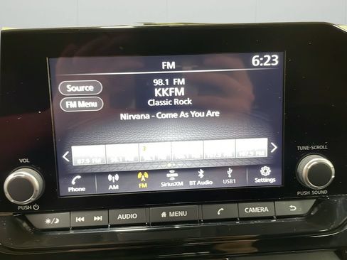 Used 2025 Nissan Pathfinder SV AWD/4WD image 23