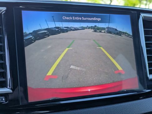 Used 2025 Chrysler Pacifica Select image 29