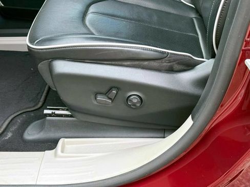 Used 2022 Chrysler Pacifica Limited FWD image 19