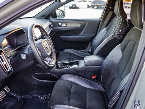 Used 2021 Volvo XC40 P8 Recharge image 19