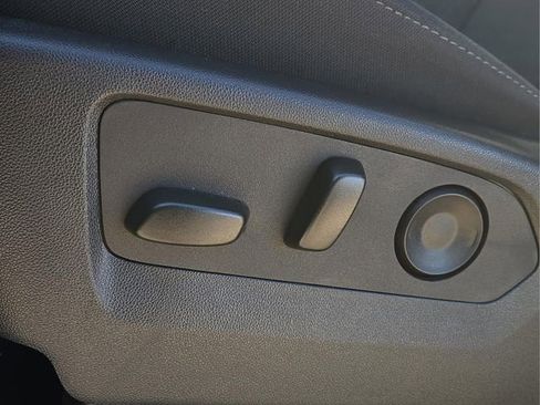 Used 2025 Chevrolet Silverado 1500 LT image 23