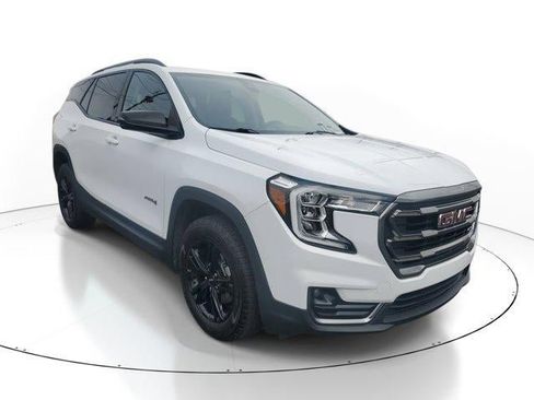Used 2022 GMC Terrain AT4 image 2