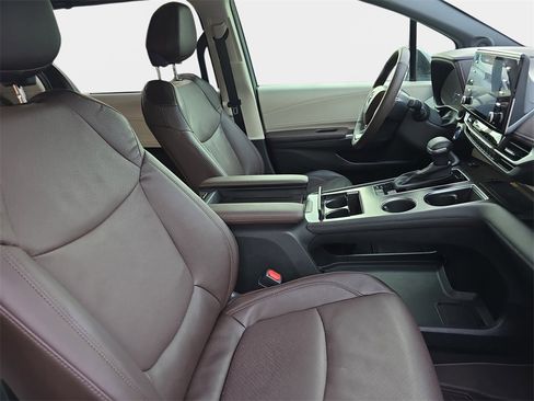 Used 2024 Toyota Sienna Platinum image 12