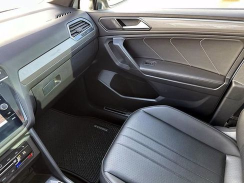 Used 2022 Volkswagen Tiguan SE R-Line image 31