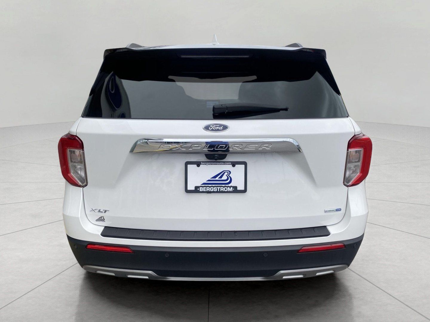 Used 2020 Ford Explorer XLT w/ Equipment Group 202A AWD/4WD image 9