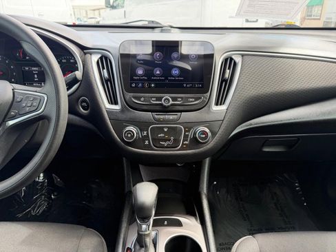 Used 2021 Chevrolet Malibu LS FWD image 25