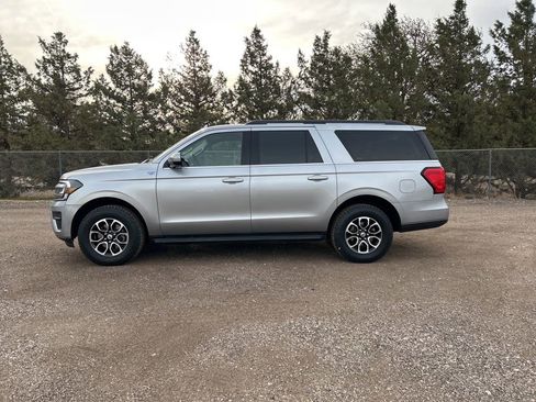 Used 2024 Ford Expedition Max XLT AWD/4WD image 3