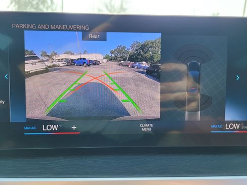 Used 2023 BMW 330i xDrive Sedan w/ M Sport Package image 25