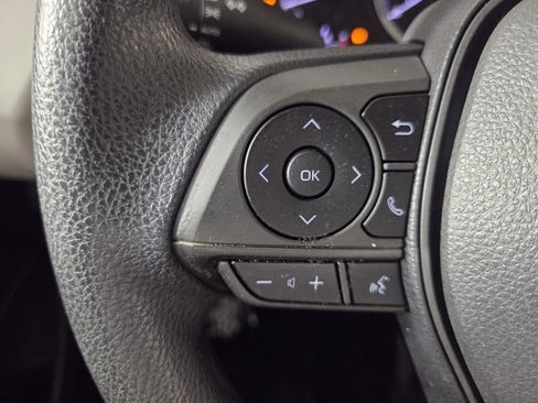 Used 2020 Toyota Corolla LE FWD image 18