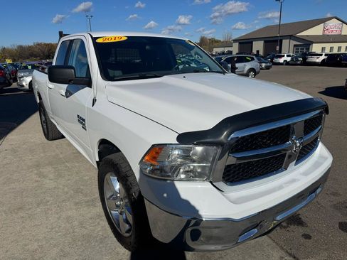 Used 2019 RAM 1500 Classic SLT AWD/4WD image 3
