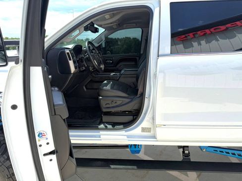 Used 2016 GMC Sierra 2500 Denali w/ Duramax Plus Package AWD/4WD image 15