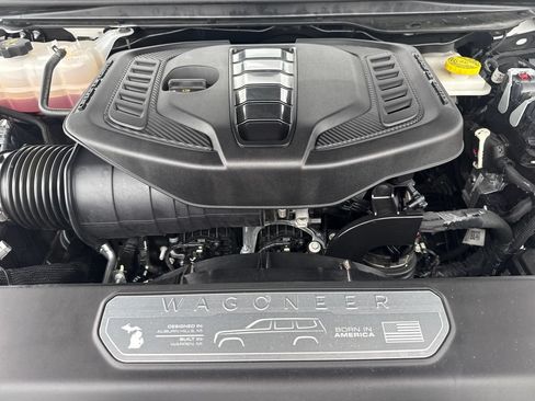 Used 2025 Jeep Wagoneer 4WD image 35