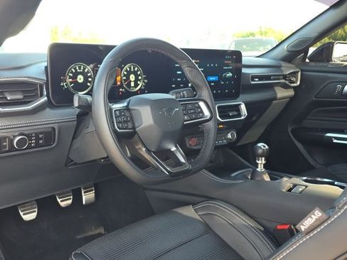 Used 2025 Ford Mustang GT Premium RWD image 17