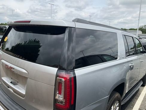 Used 2017 GMC Yukon XL SLT w/ Open Road Package AWD/4WD image 5