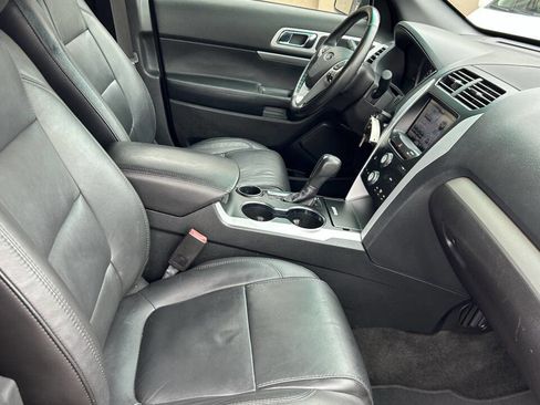 Used 2015 Ford Explorer XLT w/ Equipment Group 202B FWD image 15