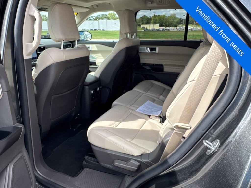 Used 2020 Ford Explorer Platinum w/ Premium Technology Package AWD/4WD image 18