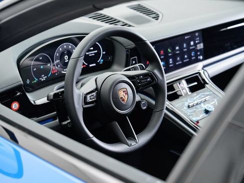 Certified 2025 Porsche Panamera 4 AWD/4WD image 9