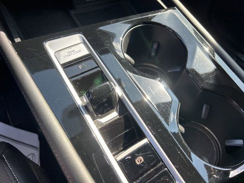 Used 2024 Volkswagen Atlas SE image 25