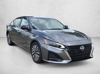 Used 2025 Nissan Altima 2.5 SV FWD video 3