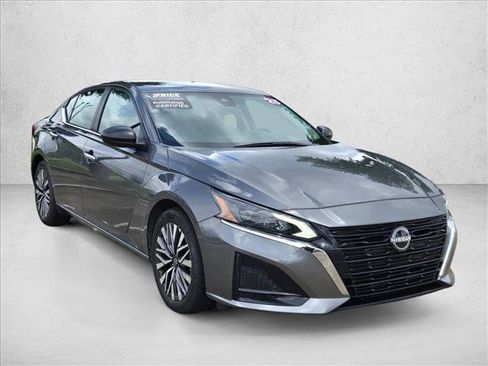 Used 2025 Nissan Altima 2.5 SV FWD image 3