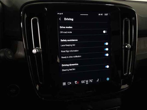 Used 2023 Volvo XC40 B4 Plus w/ Protection Package Premier image 27