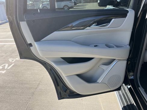 Used 2020 Cadillac Escalade Premium Luxury image 19