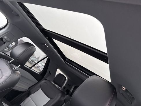 Used 2024 Ford Explorer XLT w/ Equipment Group 202A image 14