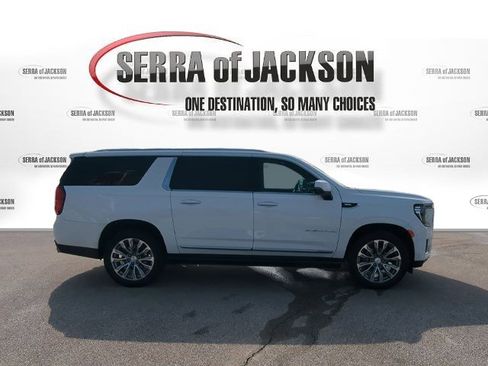 Used 2022 GMC Yukon XL Denali image 10