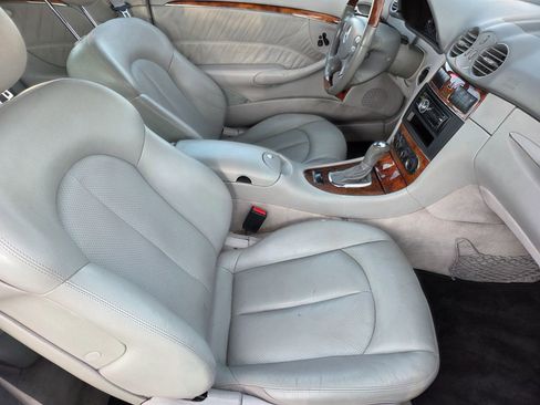 Used 2005 Mercedes-Benz CLK 320 Cabriolet image 12