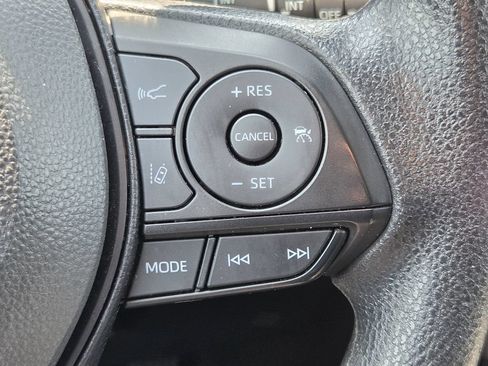 Used 2025 Toyota RAV4 XLE FWD image 23