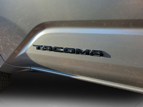 Used 2024 Toyota Tacoma TRD Off-Road image 22