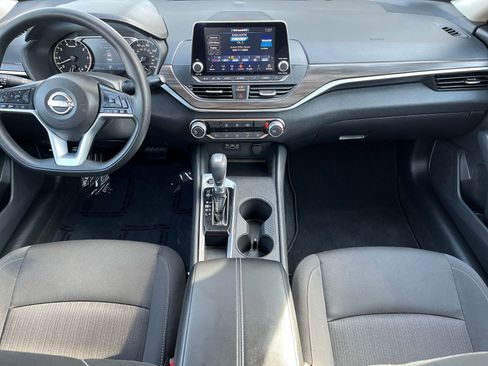 Used 2025 Nissan Altima 2.5 SV image 31