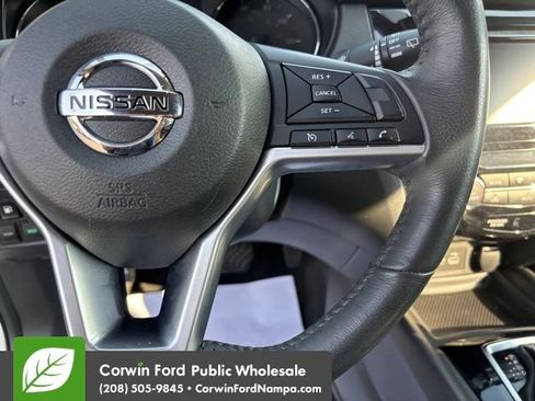 Used 2018 Nissan Rogue SV AWD/4WD image 16