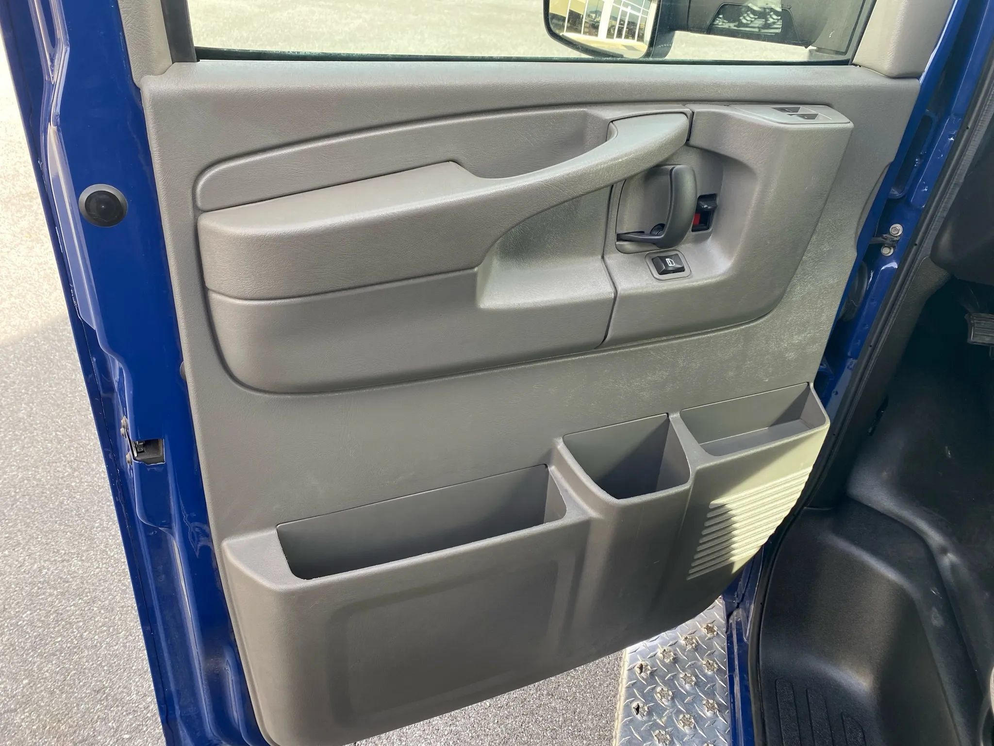 Used 2013 Chevrolet Express 3500 w/ Ambulance Package RWD image 9