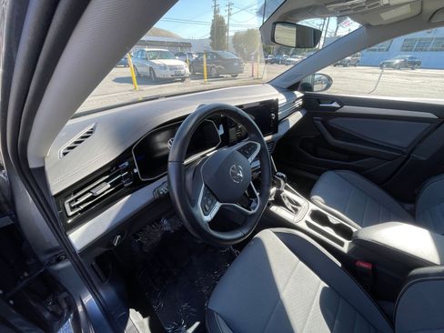 Used 2025 Volkswagen Jetta SE image 34