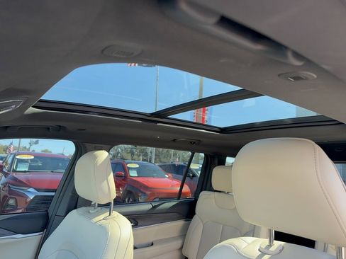 Used 2023 Jeep Grand Cherokee L Limited w/ Luxury Tech Group II image 31