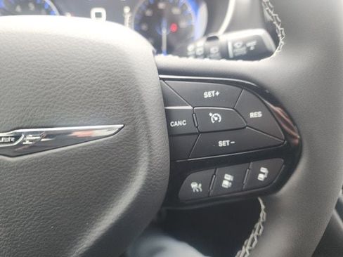 New 2026 Chrysler Pacifica Select image 13