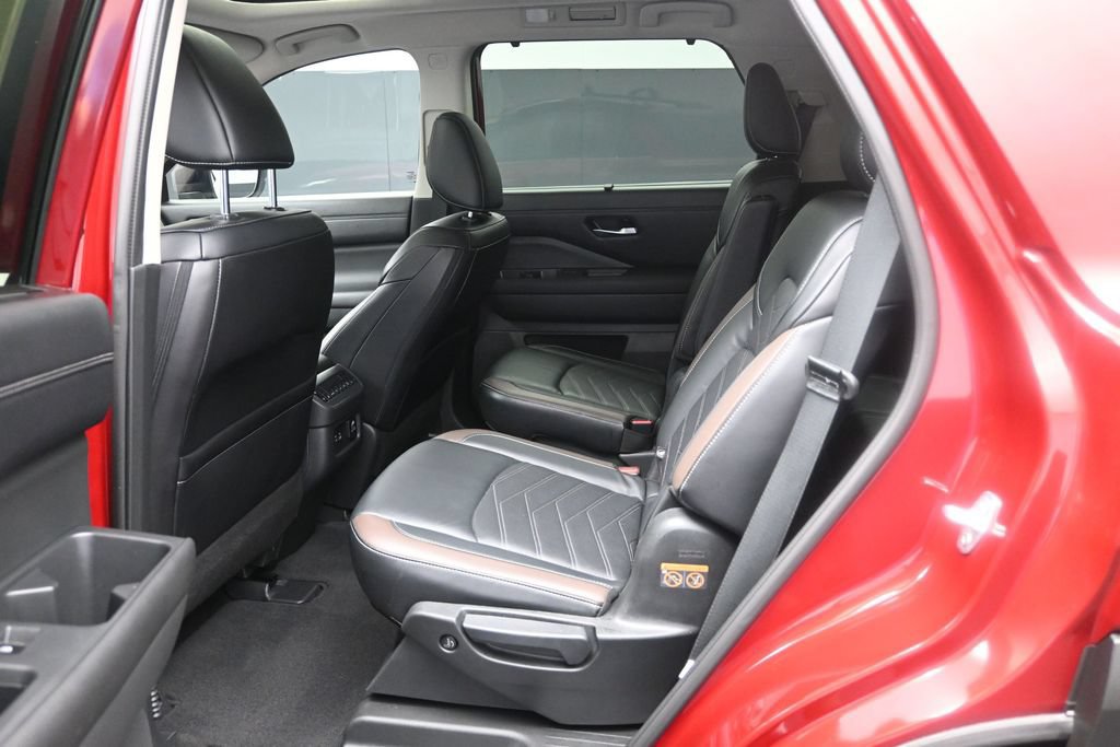 Used 2024 Nissan Pathfinder Platinum FWD image 24