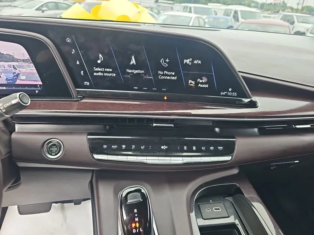 Used 2021 Cadillac Escalade Premium Luxury Platinum RWD image 23