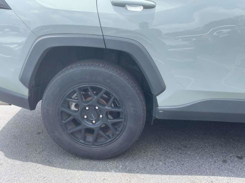 Used 2020 Toyota RAV4 XLE w/ Convenience Package FWD image 9