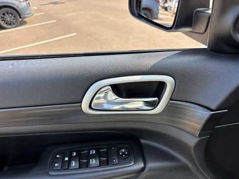 Used 2019 Jeep Grand Cherokee Altitude AWD/4WD image 14