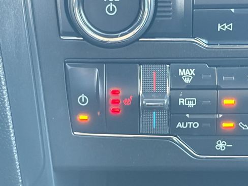 Used 2018 Ford Explorer XLT w/ Equipment Group 202A image 26