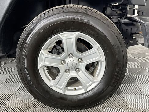 Used 2017 Jeep Wrangler Unlimited Sport image 29